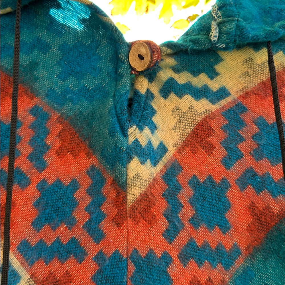 Poncho with Aztec pattern - Picture 6 of 7